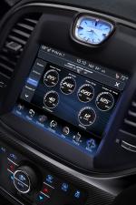Chrysler 300C SRT8 2012 года